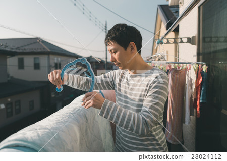 drying a futon, housekeeping, person 28024112