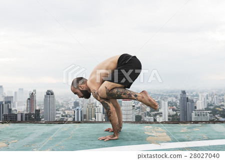 Man Practice Yoga Rooftop Concept Man Practice Yoga Rooftop Concept 28027040