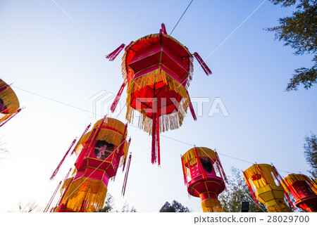 Chinese paper lanterns in temples Chinese paper lanterns in temples 28029700
