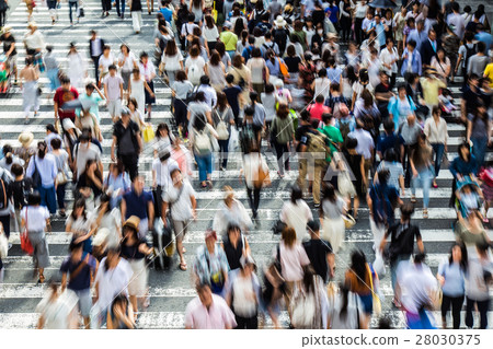 很多人越過行人日本人 28030375