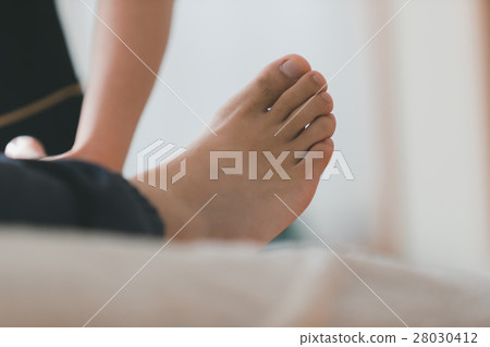 the sole of the foot, massaging, gents 28030412