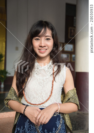 Portrait of a beautiful asian girl Portrait of a beautiful asian girl 28030933