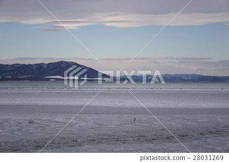 Lake Saroma in winter Lake Saroma in winter 28031269