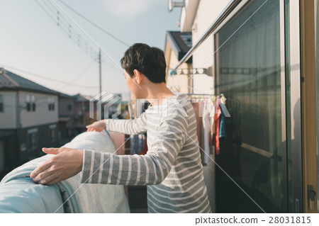 drying a futon, housekeeping, person 28031815