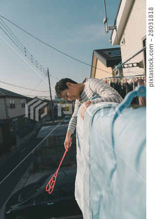 drying a futon, gents, male 28031818