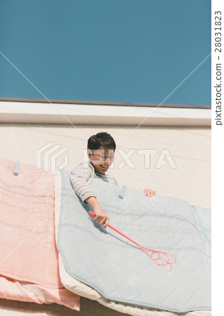 drying a futon, gents, male 28031823