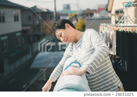 drying a futon, housekeeping, person 28031825