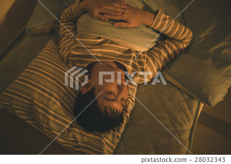 before retiring, before bed, person 28032343