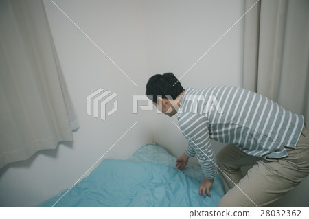 蒲團 躺下 男人 28032362