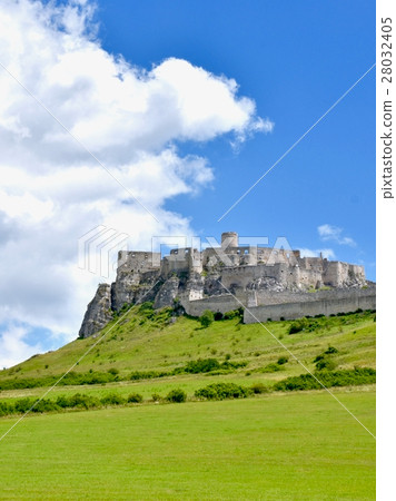 Castle in the sky 28032405