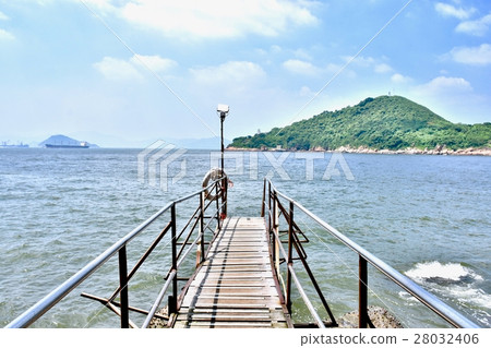Pier Pier 28032406