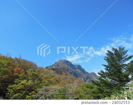 從山路看到的Ishizuruyama山頂 從山路看到的Ishizuruyama山頂 28032553