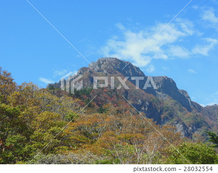 從山路看到的Ishizuruyama山頂 從山路看到的Ishizuruyama山頂 28032554
