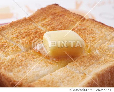 Freshly baked toast Freshly baked toast 28033864