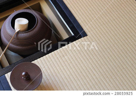 日式：茶道和爐子（水平位置） 28033925