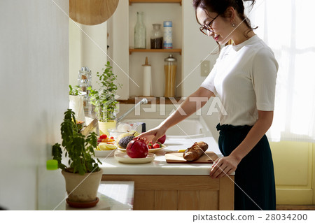 婦女堅持做飯 婦女堅持做飯 28034200
