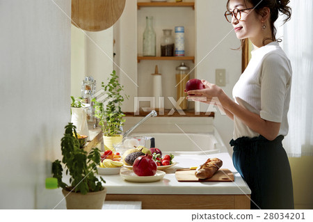 婦女堅持做飯 婦女堅持做飯 28034201