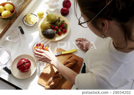 婦女堅持做飯 28034202