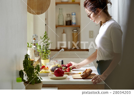 婦女堅持做飯 婦女堅持做飯 28034203