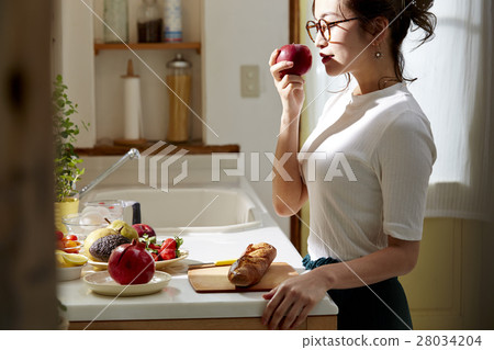 婦女堅持做飯 婦女堅持做飯 28034204