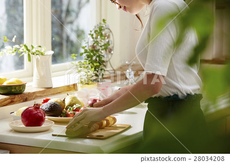 婦女堅持做飯 婦女堅持做飯 28034208