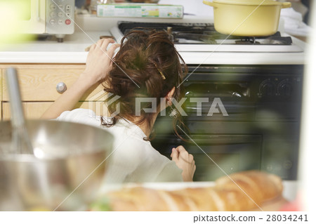 婦女堅持做飯 28034241
