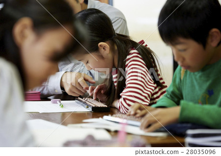 Abacus classroom 28035096