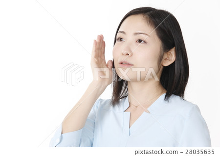 young woman young woman 28035635