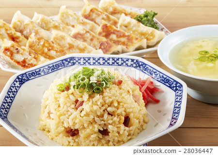 炒飯，餃子·kakimata湯 28036447