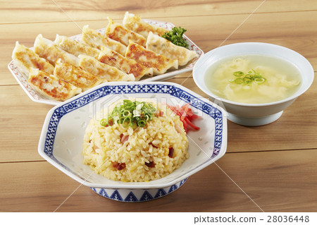 炒飯，餃子·kakimata湯 28036448