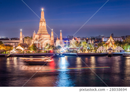 Wat Arun night view, temple in Bangkok, Thailand Wat Arun night view, temple in Bangkok, Thailand 28038694