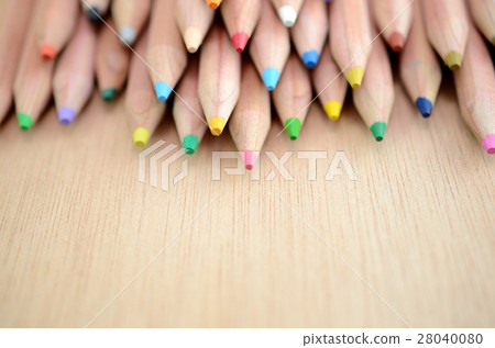 Colored pencil Colored pencil 28040080