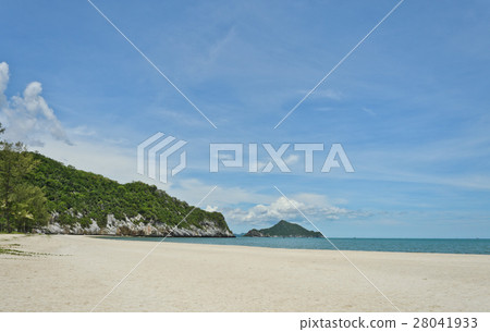 White sand beach with blue sky 28041933