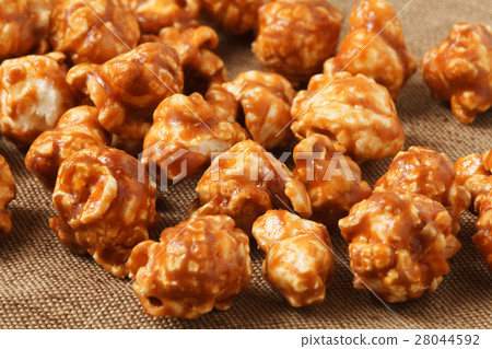 Caramel popcorn Caramel popcorn 28044592