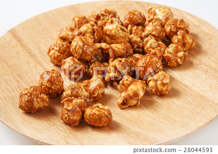 Caramel popcorn 28044593