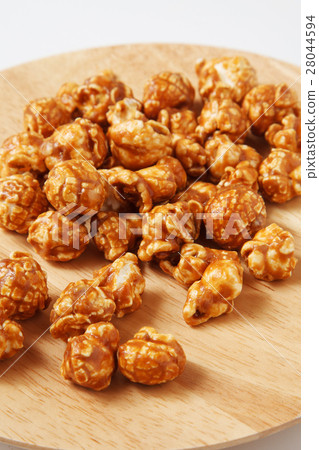 Caramel popcorn Caramel popcorn 28044594