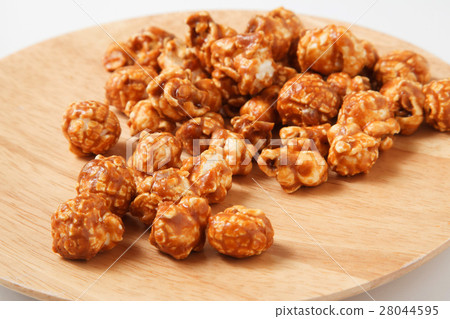 Caramel popcorn Caramel popcorn 28044595