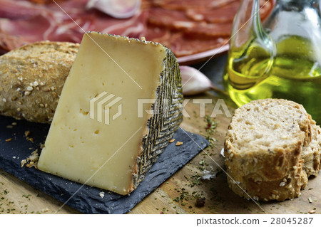 manchego cheese and spanish cold meats 28045287