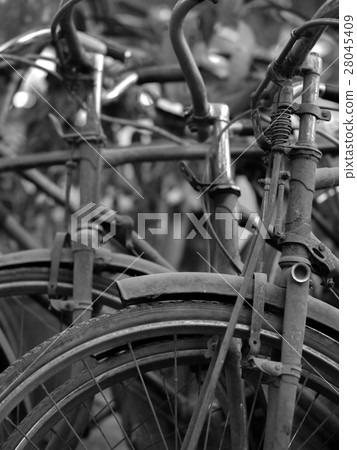 ABSTRACT SHOT OF OLD RUSTY BICYCLE PARTS 28045409