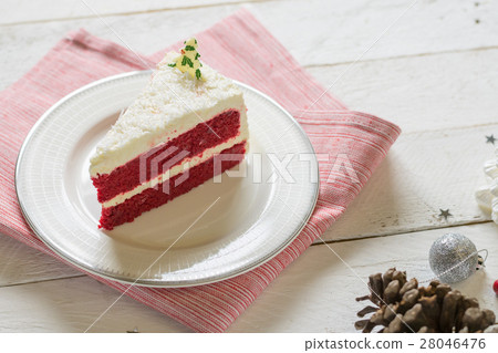 red velvet cake with white cream decoration 28046476