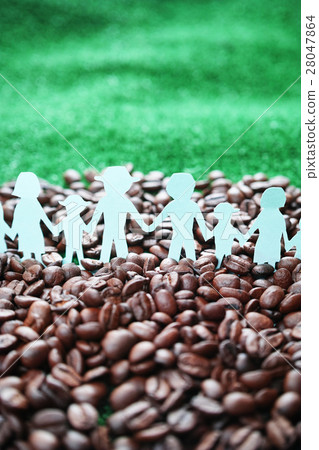 Coffee beans cutting hands People who hold hands Green copy space Vertical position Coffee beans cutting hands People who hold hands Green copy space Vertical position 28047864
