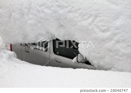 Car buried in snow Car buried in snow 28048747