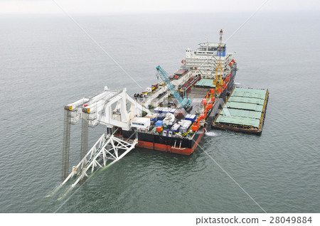 The pipelaying barge 28049884