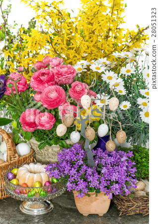 Easter decoration with flowers, eggs and cake 28051323