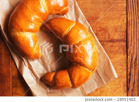 Fresh French croissants for breakfast 28051485