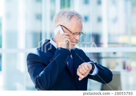 senior businessman calling on smartphone in city 28055793
