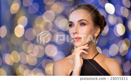 beautiful woman in black wearing diamond jewelry beautiful woman in black wearing diamond jewelry 28055811
