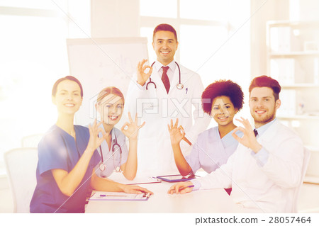 group of doctors on presentation at hospital 28057464