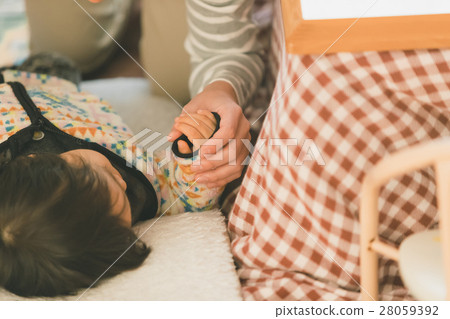 父母和小孩 親子 小睡 28059392