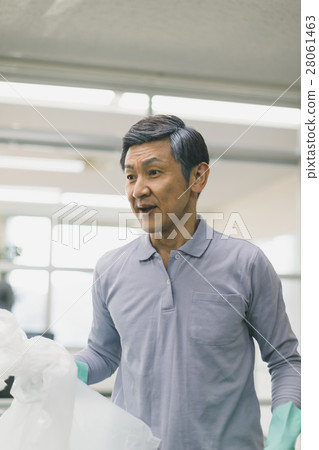 垃圾桶 垃圾箱 人 28061463